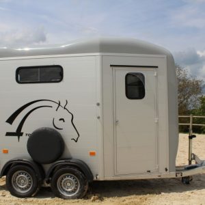 Van Cheval Liberté touring stallion gris vue côté droit
