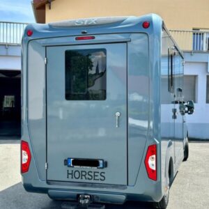 LCM Master 2023 bleu camion cheval le cheval mobile Lure