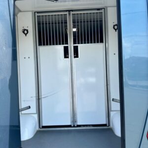 LCM Master 2023 bleu camion cheval le cheval mobile Lure