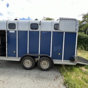 Van Occasion a vendre Ifor williams 4 places LCM Le Cheval Mobile Lure